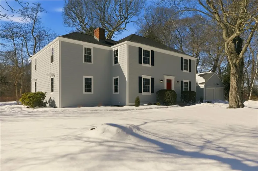 26 Tiffany Circle Barrington RI 02806