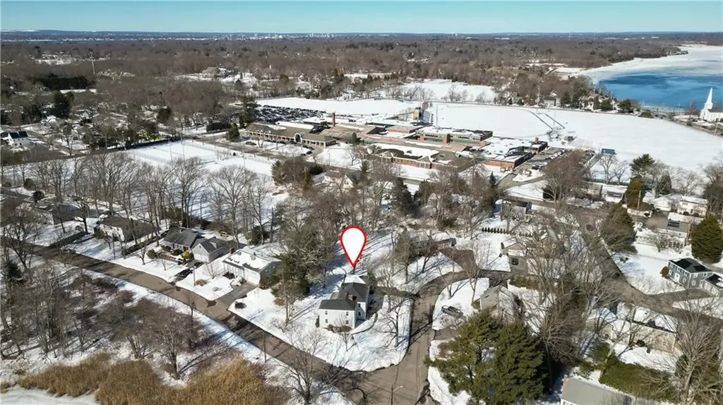 26 Tiffany Circle Barrington RI 02806