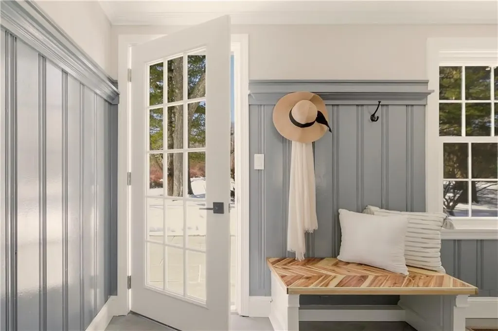 26 Tiffany Circle Barrington RI 02806