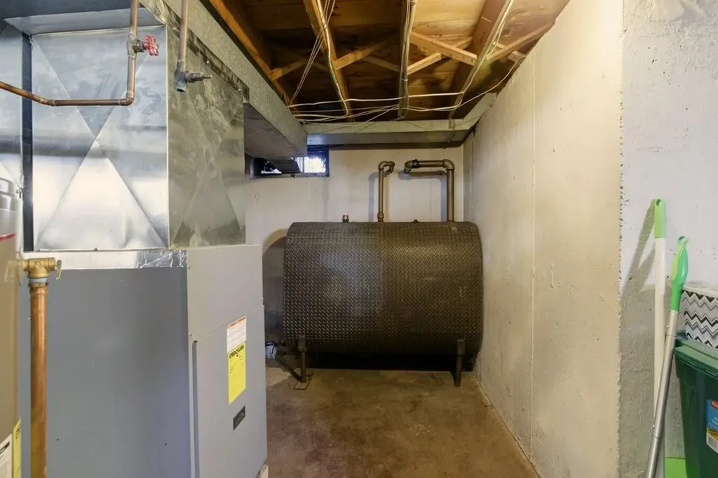 57 Warren Avenue Tiverton RI 02878