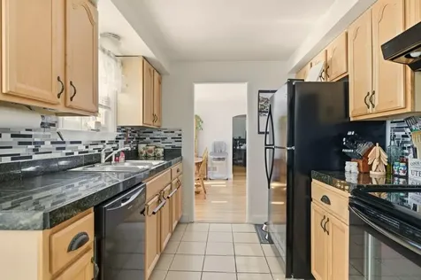 57 Warren Avenue Tiverton RI 02878