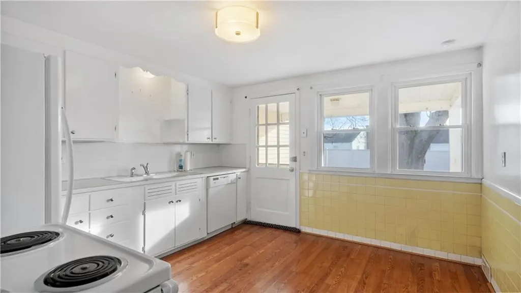 24 Elm Circle Cranston RI 02920