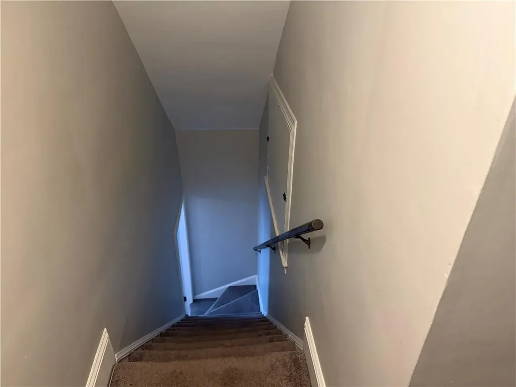 39 Hillview Avenue Providence RI 02908