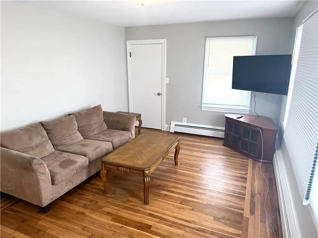 39 Hillview Avenue Providence RI 02908