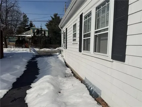 39 Hillview Avenue Providence RI 02908