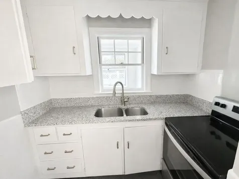 39 Hillview Avenue Providence RI 02908