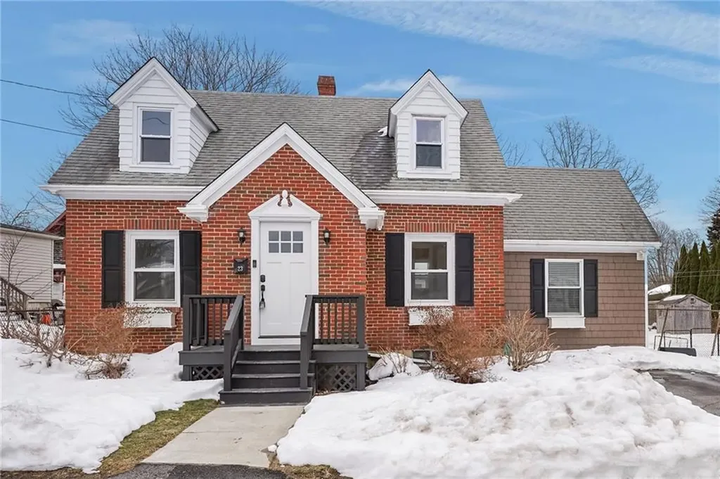 23 Livingston Place Middletown RI 02842