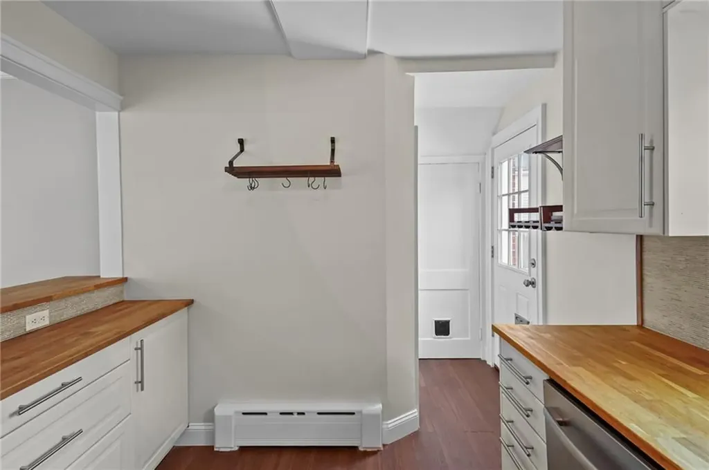 23 Livingston Place Middletown RI 02842