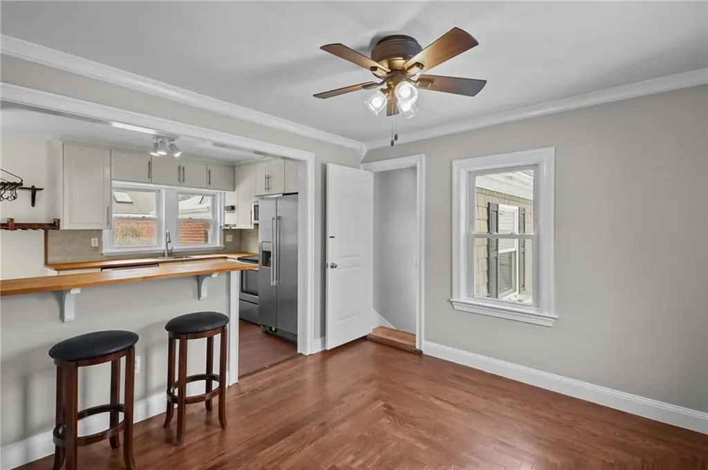 23 Livingston Place Middletown RI 02842