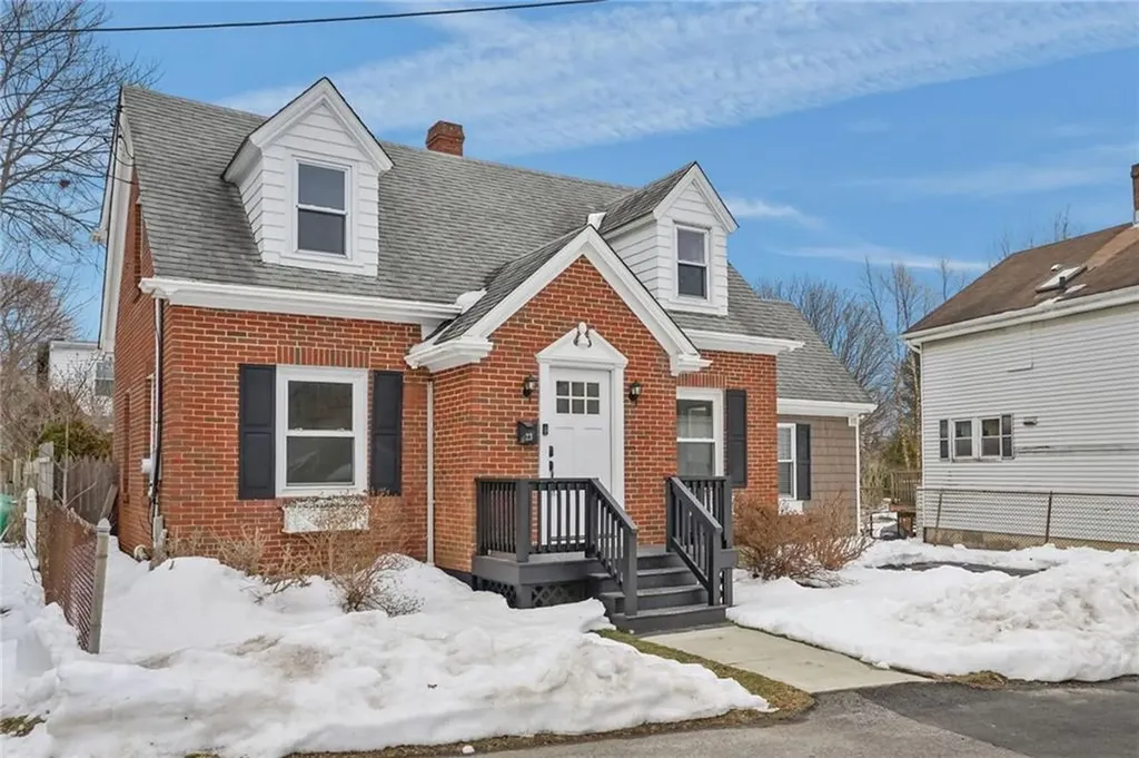 23 Livingston Place Middletown RI 02842