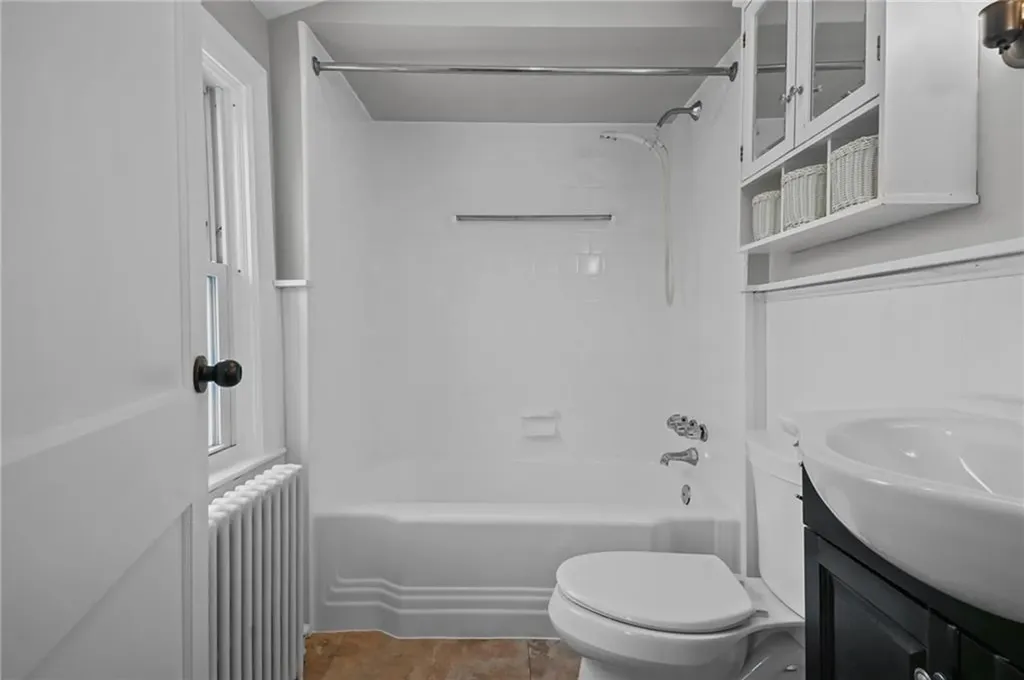 23 Livingston Place Middletown RI 02842