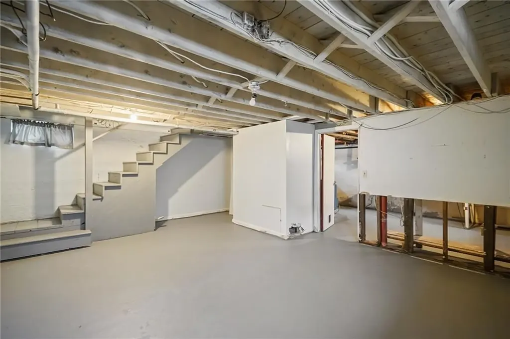 23 Livingston Place Middletown RI 02842