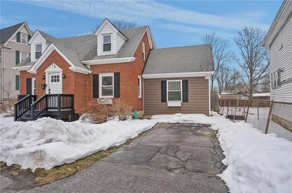 23 Livingston Place Middletown RI 02842