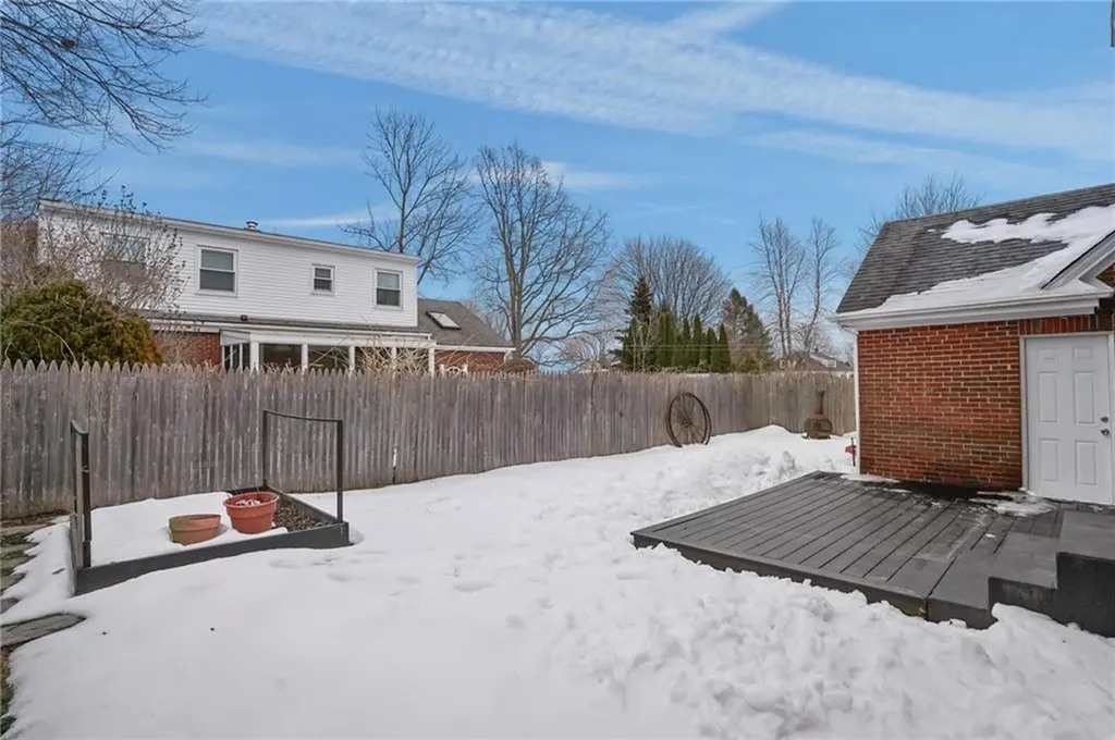 23 Livingston Place Middletown RI 02842