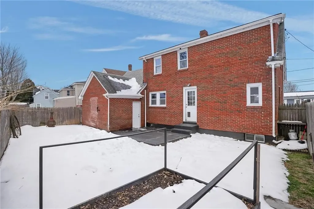 23 Livingston Place Middletown RI 02842