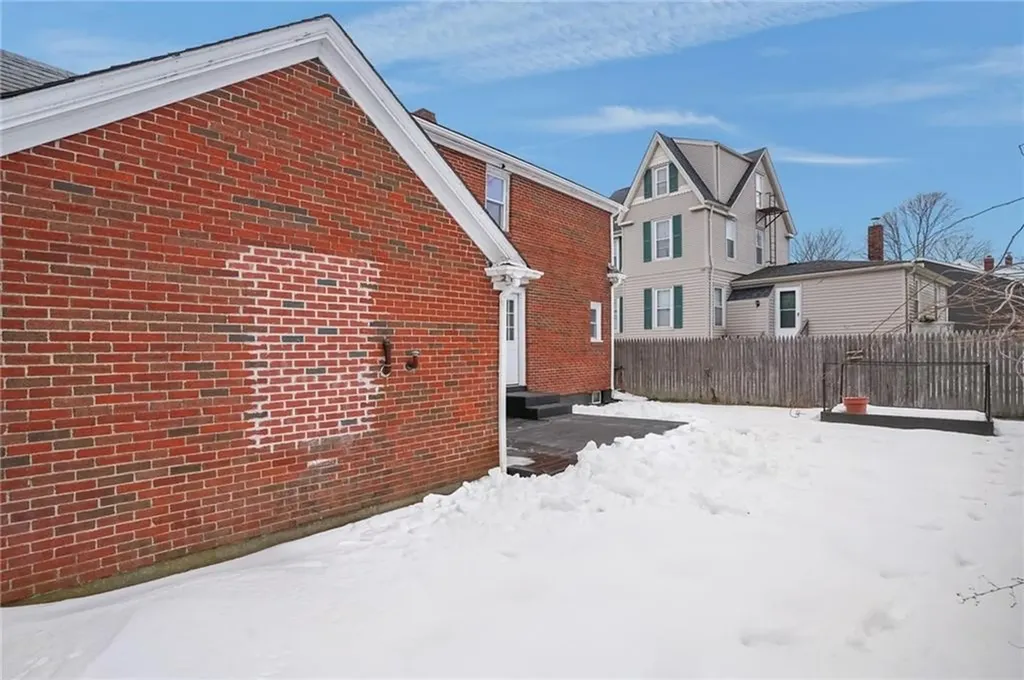 23 Livingston Place Middletown RI 02842