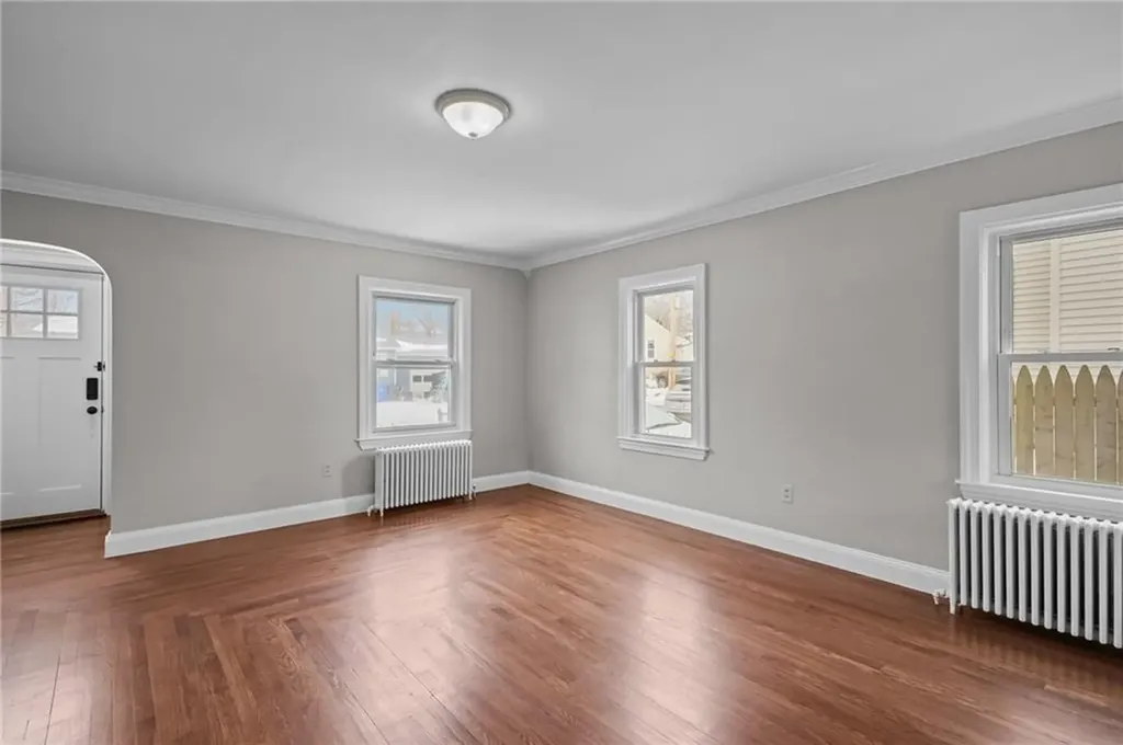 23 Livingston Place Middletown RI 02842