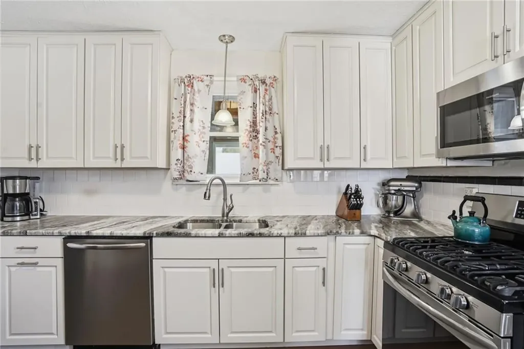 1625 Smith Street North Providence RI 02911