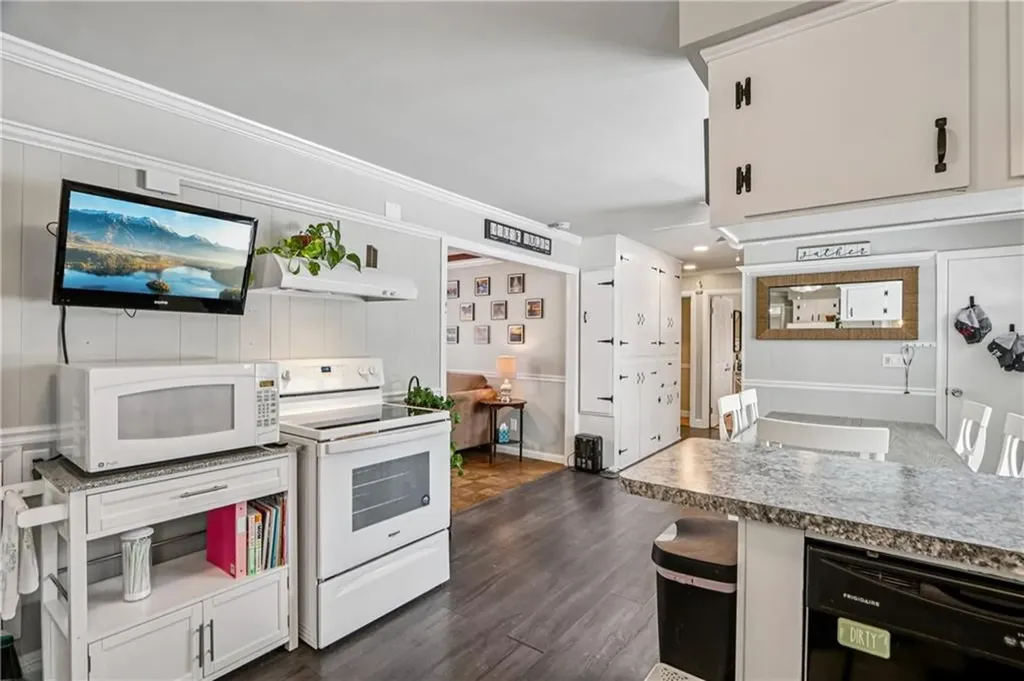 16 Morris Street West Warwick RI 02893