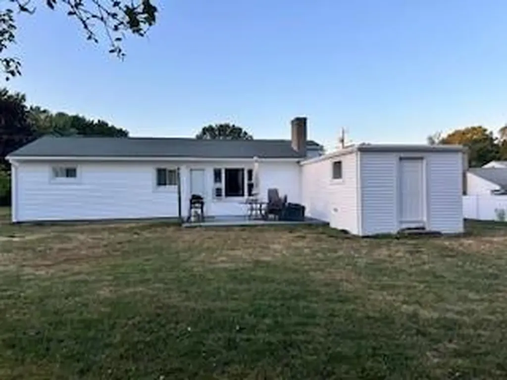16 Morris Street West Warwick RI 02893