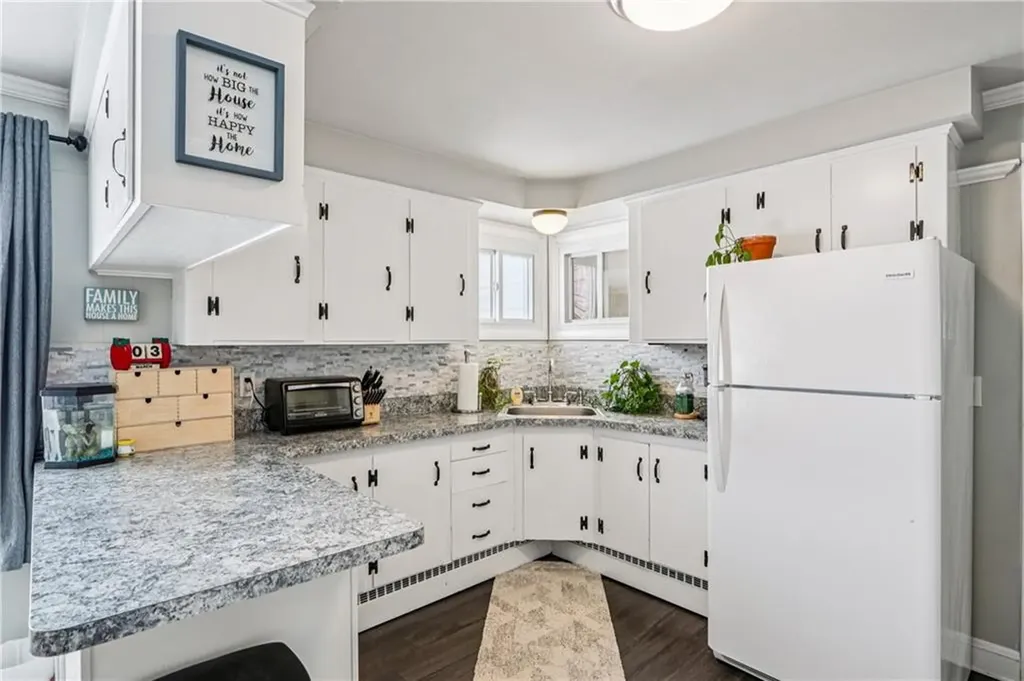 16 Morris Street West Warwick RI 02893