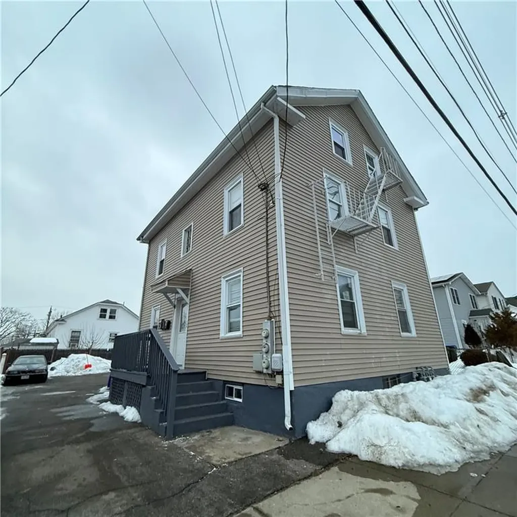 48 Unit Street Providence RI 02909