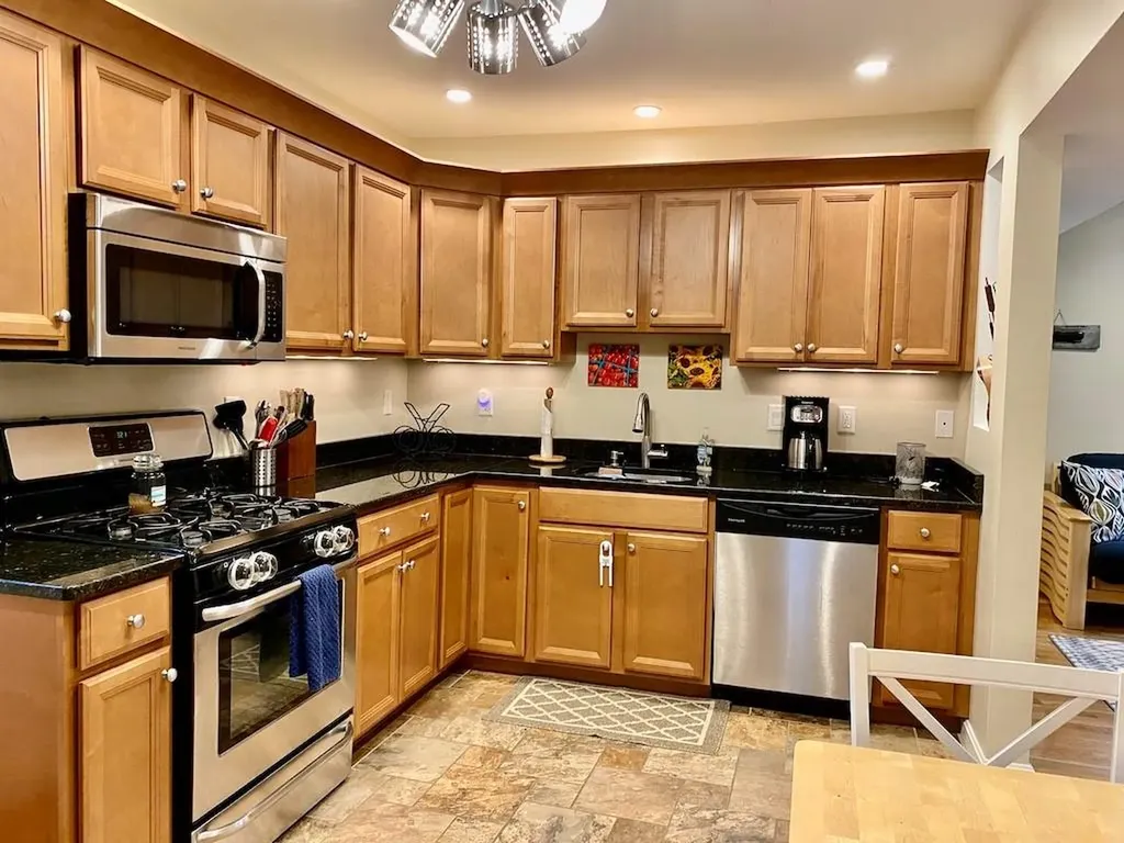 61 Callender Avenue Newport RI 02840