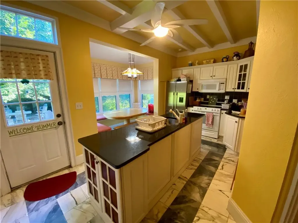 96 Rhode Island Avenue Newport RI 02840