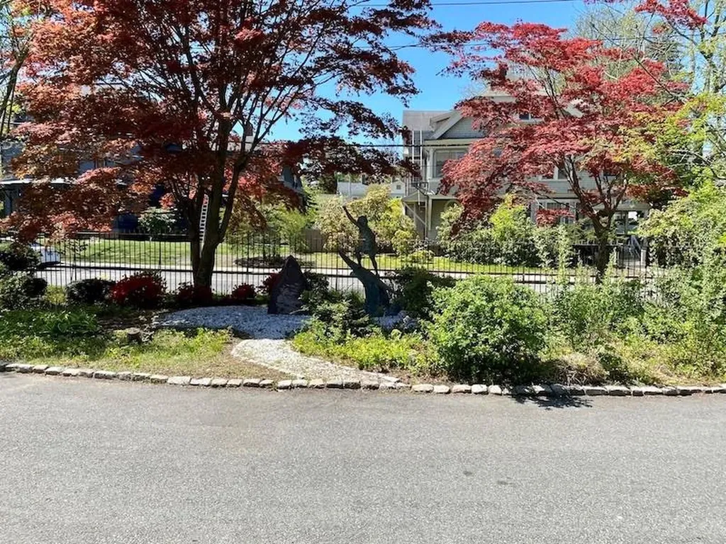 96 Rhode Island Avenue Newport RI 02840