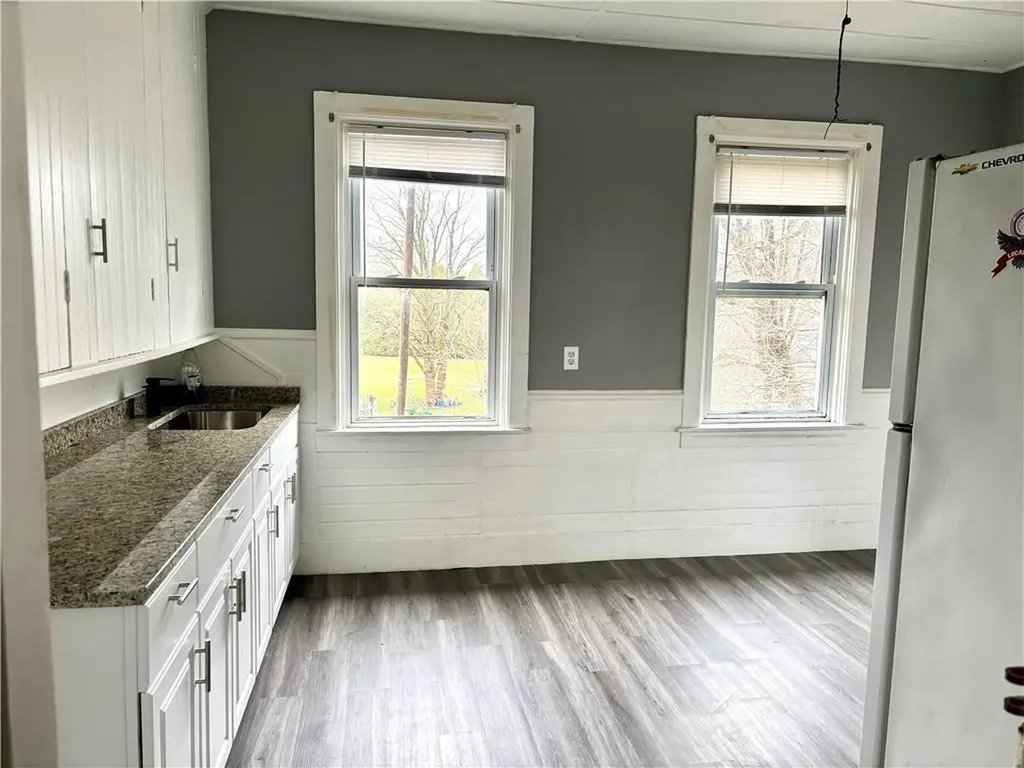 388 384 Child Street Warren RI 02885