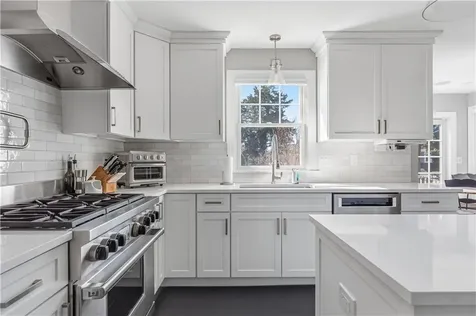 24 Hyland Avenue East Greenwich RI 02818