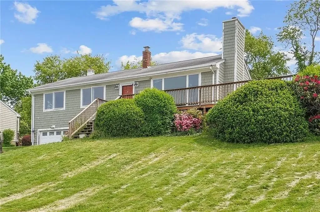 9 Algonquin Drive Middletown RI 02842