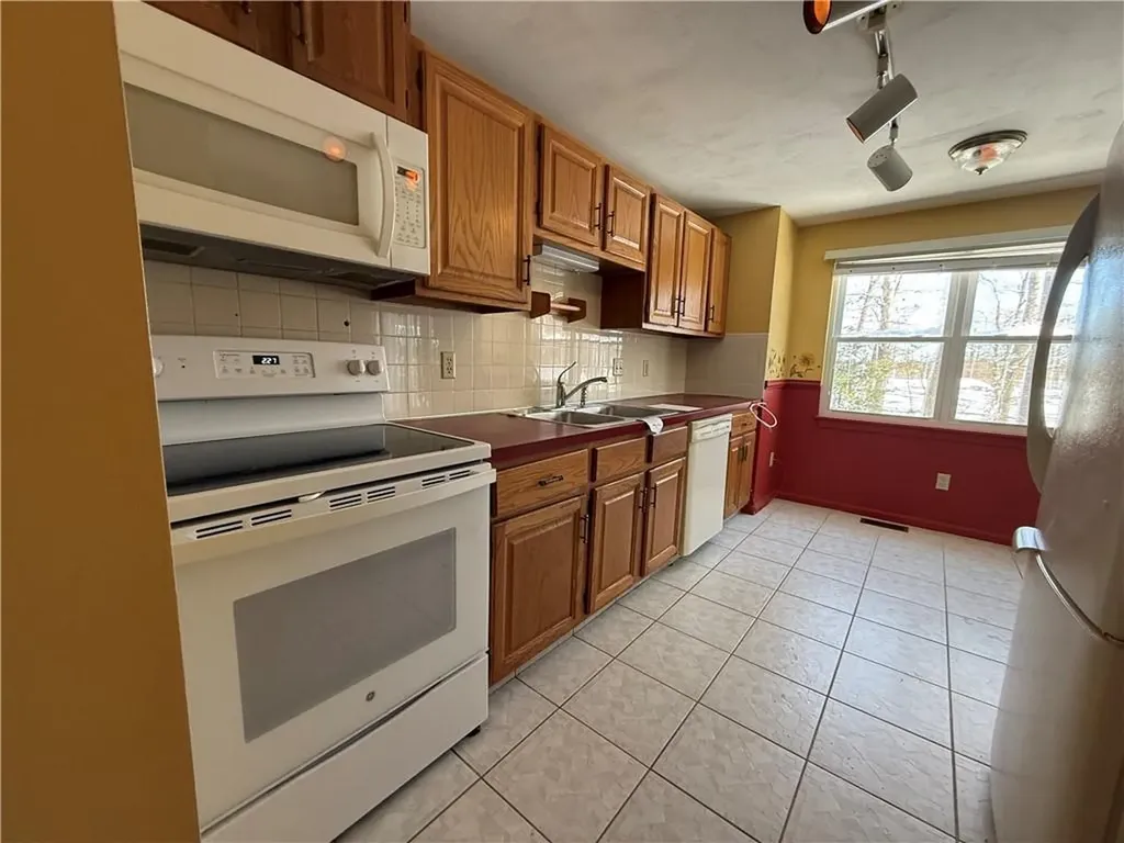 351 New London Avenue Warwick RI 02886