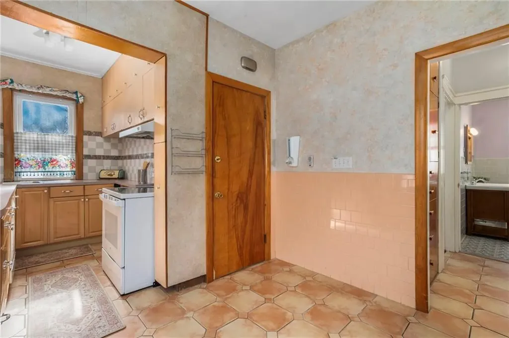 71 73 Savoy Street Providence RI 02906