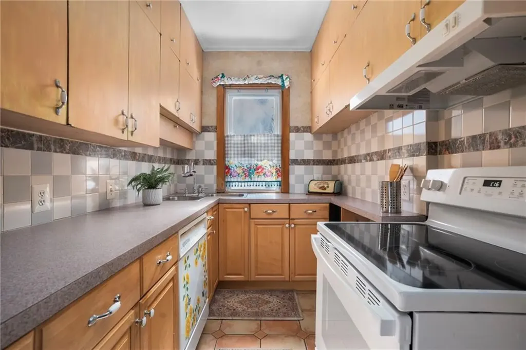 71 73 Savoy Street Providence RI 02906