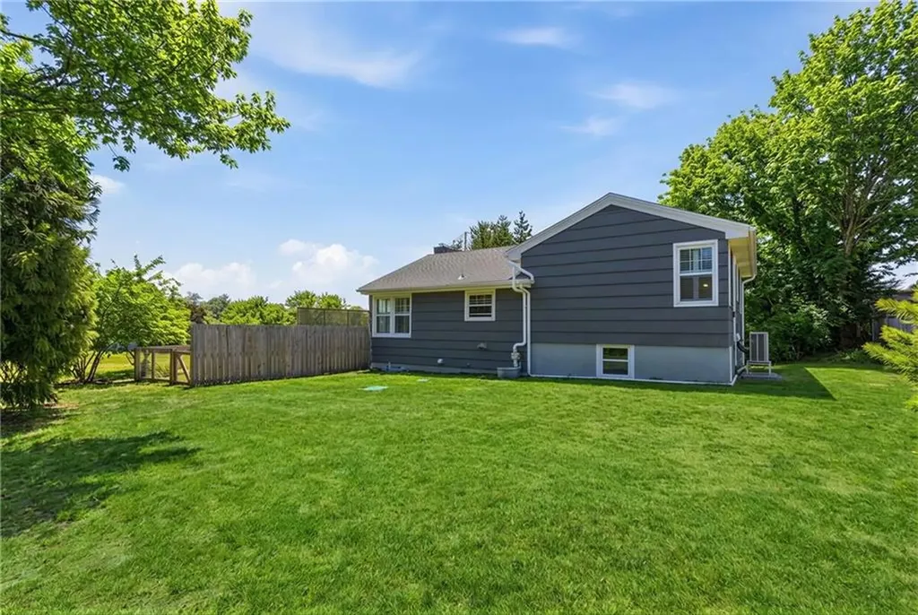 14 Clara Road Tiverton RI 02878
