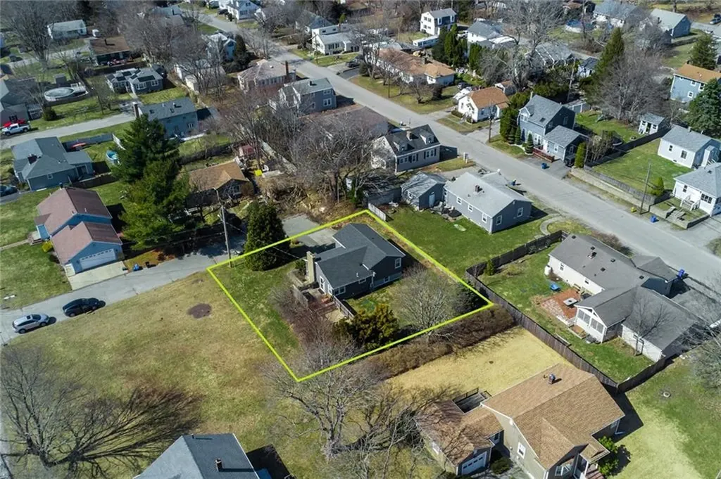 14 Clara Road Tiverton RI 02878
