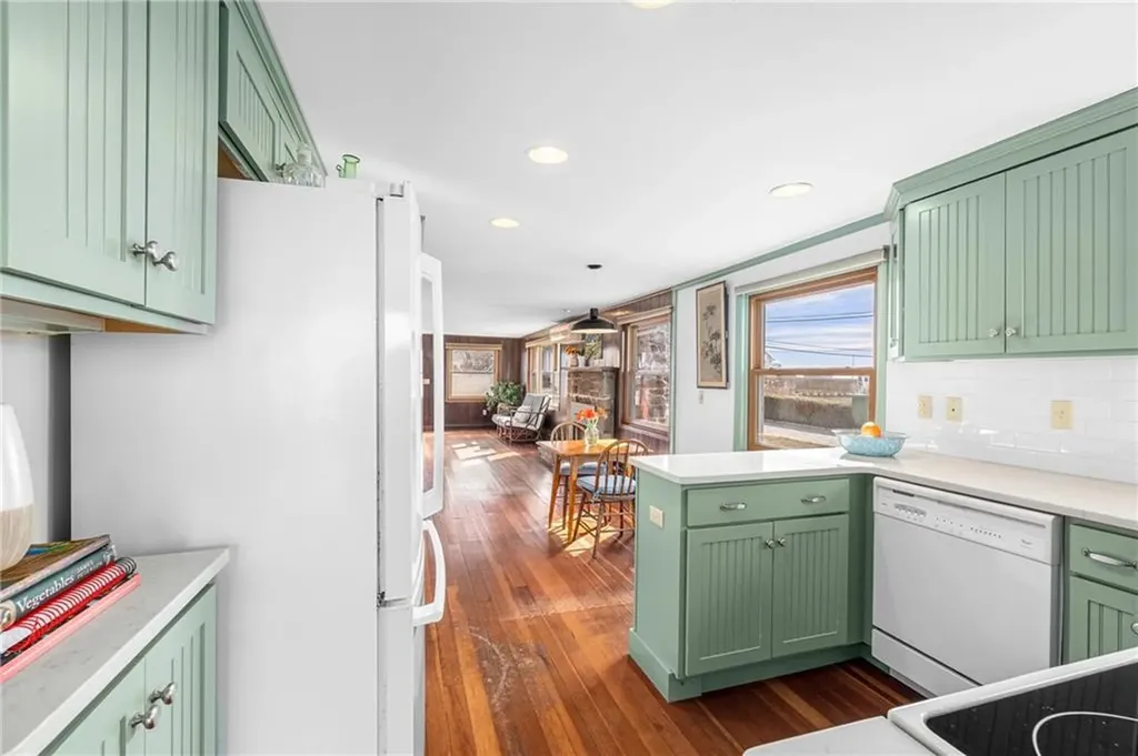 29 Coast Guard Avenue South Kingstown RI 02879