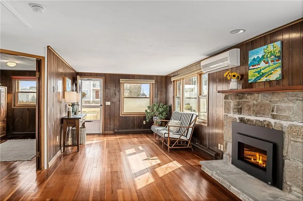29 Coast Guard Avenue South Kingstown RI 02879