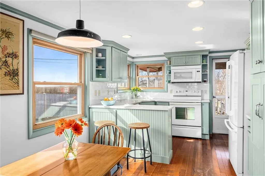 29 Coast Guard Avenue South Kingstown RI 02879