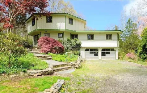 25 Coachman Pike Ledyard CT 06339