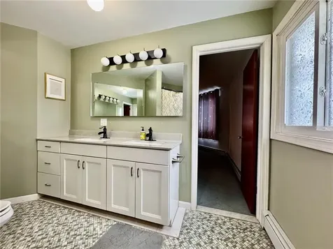 25 Coachman Pike Ledyard CT 06339