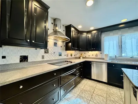 25 Coachman Pike Ledyard CT 06339