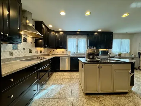 25 Coachman Pike Ledyard CT 06339