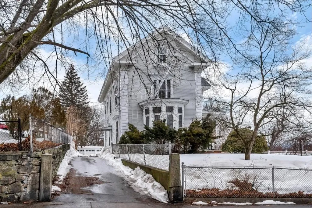 107 Blackstone Street Woonsocket RI 02895