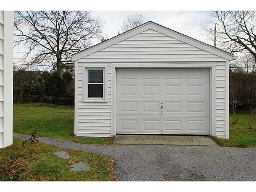 30 Toppa Boulevard Newport RI 02840