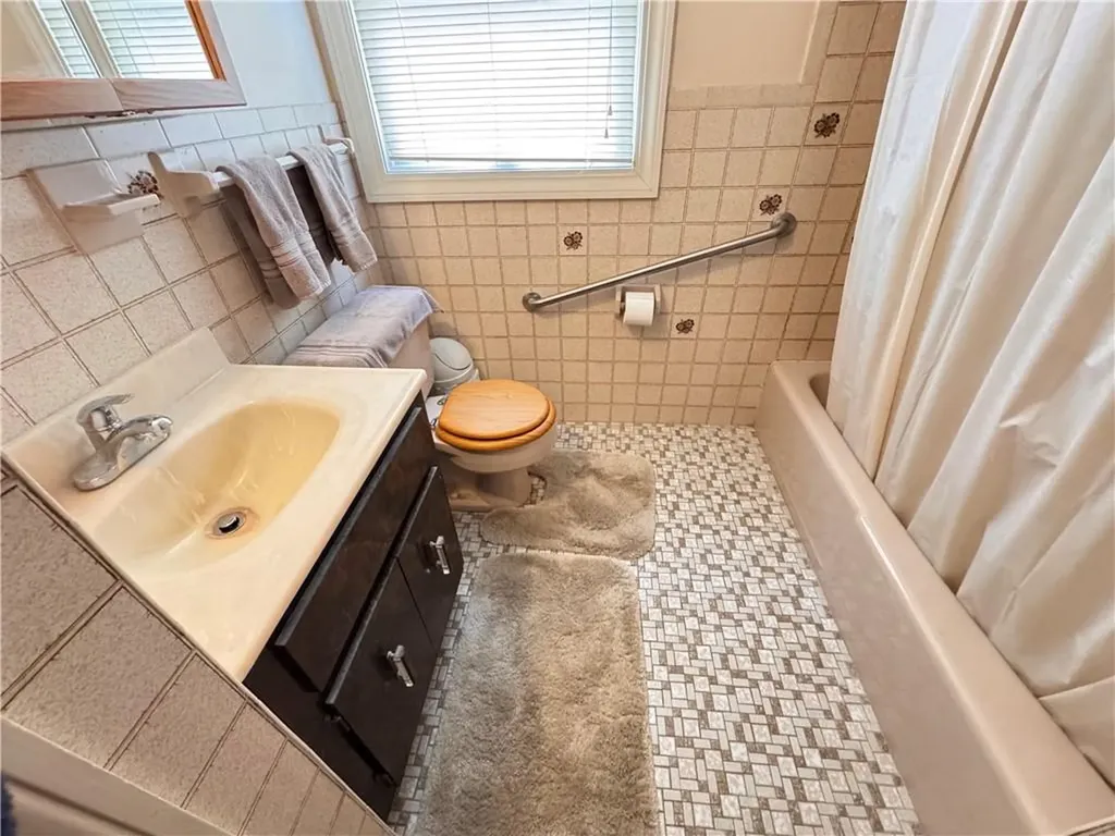 87 Lincoln Park Avenue Cranston RI 02920