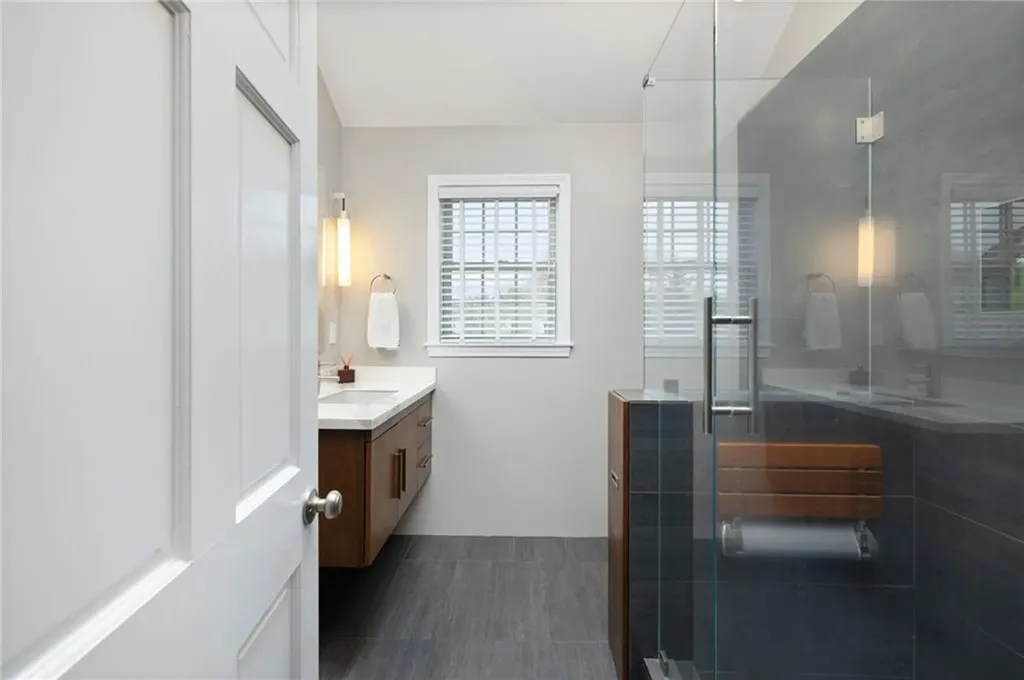 31 Buloid Avenue Jamestown RI 02835