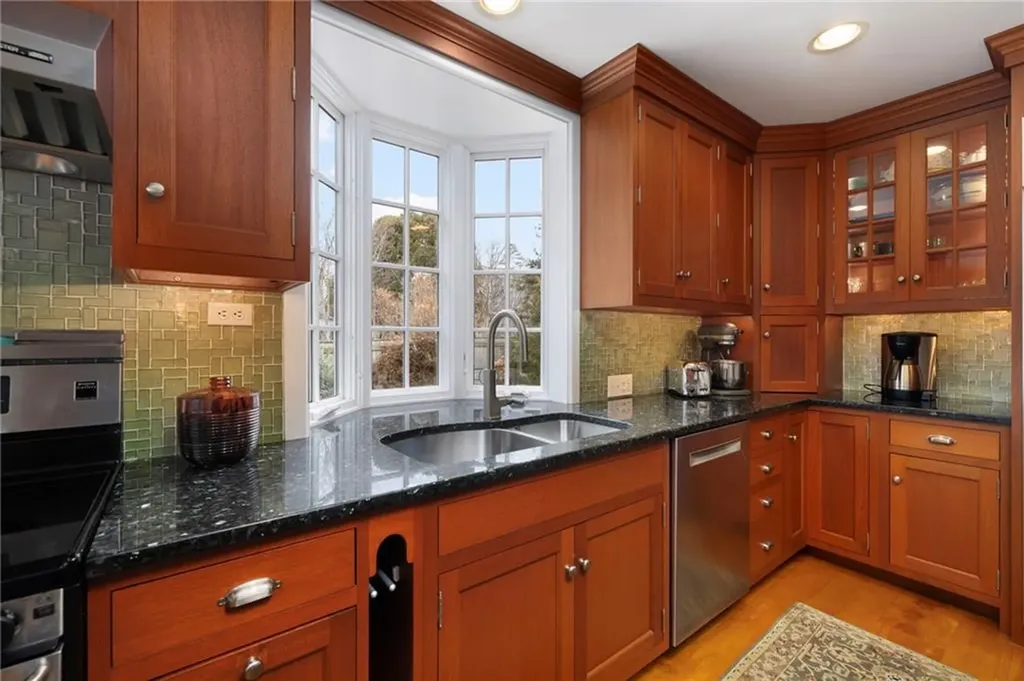 31 Buloid Avenue Jamestown RI 02835