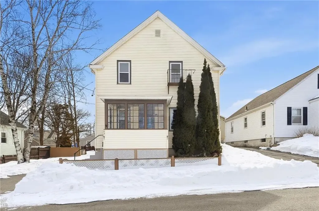 82 Hillcrest Avenue Pawtucket RI 02860